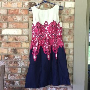 Lily Pulitzer dress size 10. Has pockets!!